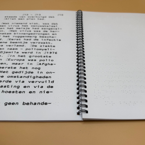 Een voorbeeld van zwartdruk bij braille
